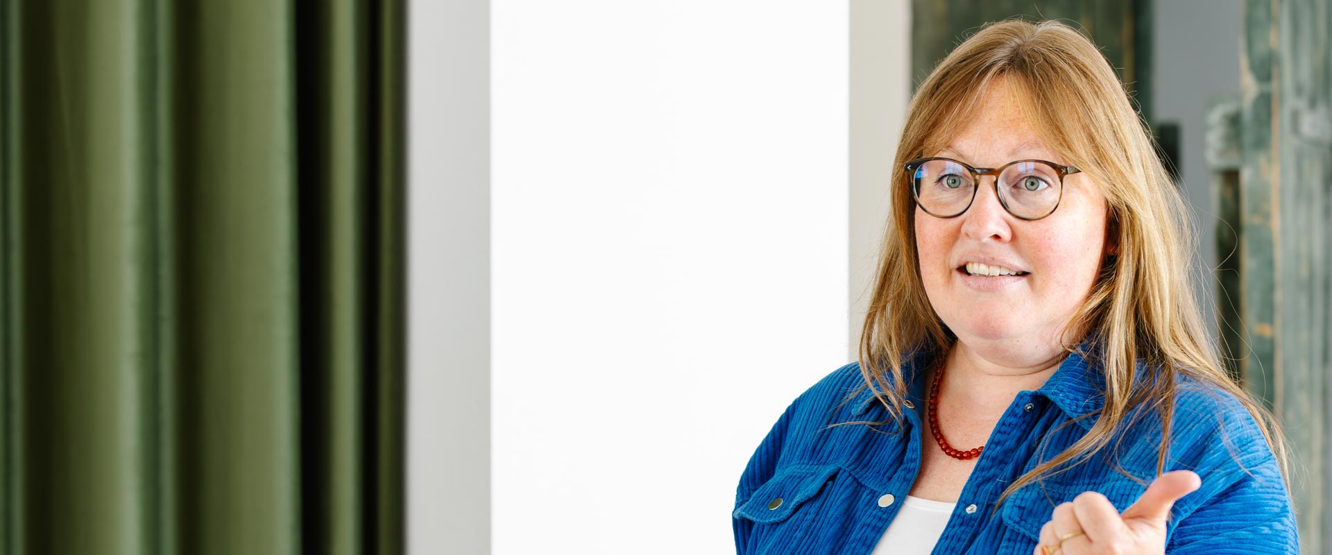 Lena Bryder, som arbejder som moderator