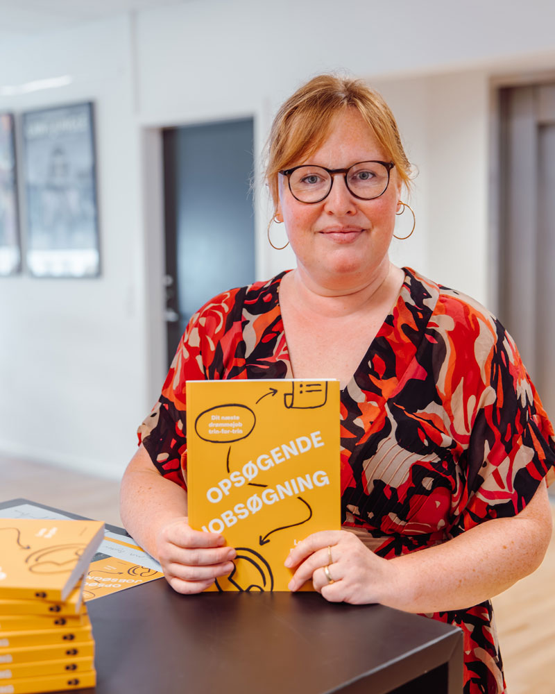 Lena Bryder med bogen Opsøgende jobsøgning