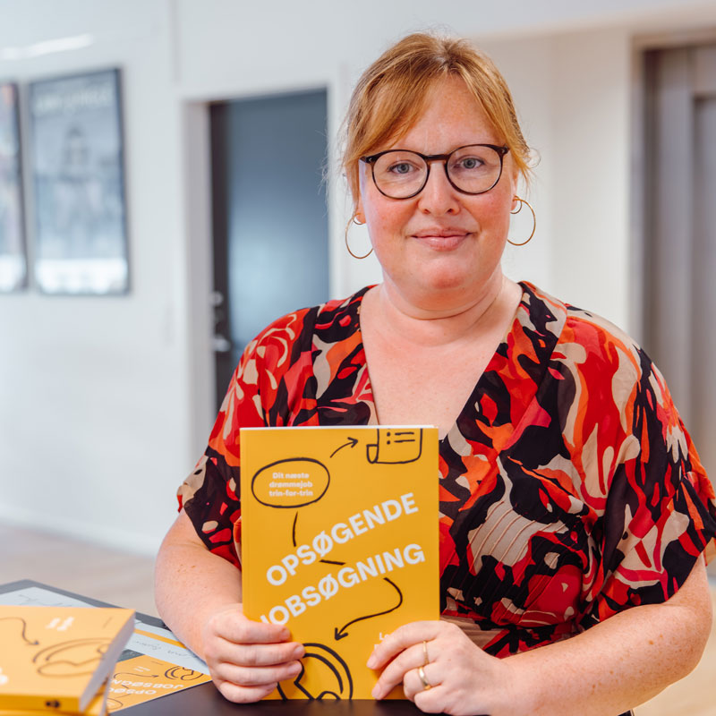 Lena Bryder med bogen Opsøgende jobsøgning