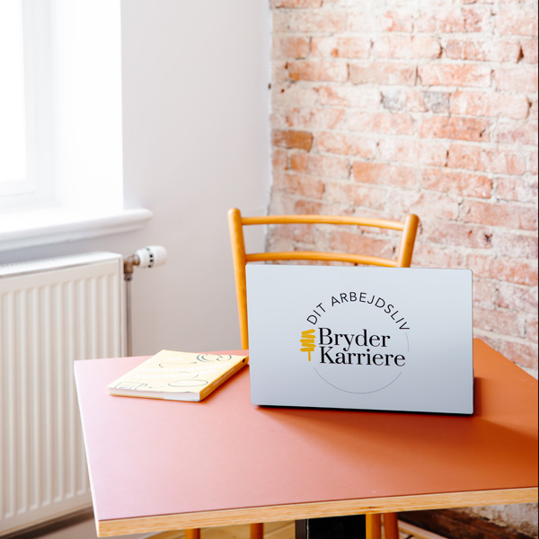 Computer med Bryder Karrieres logo